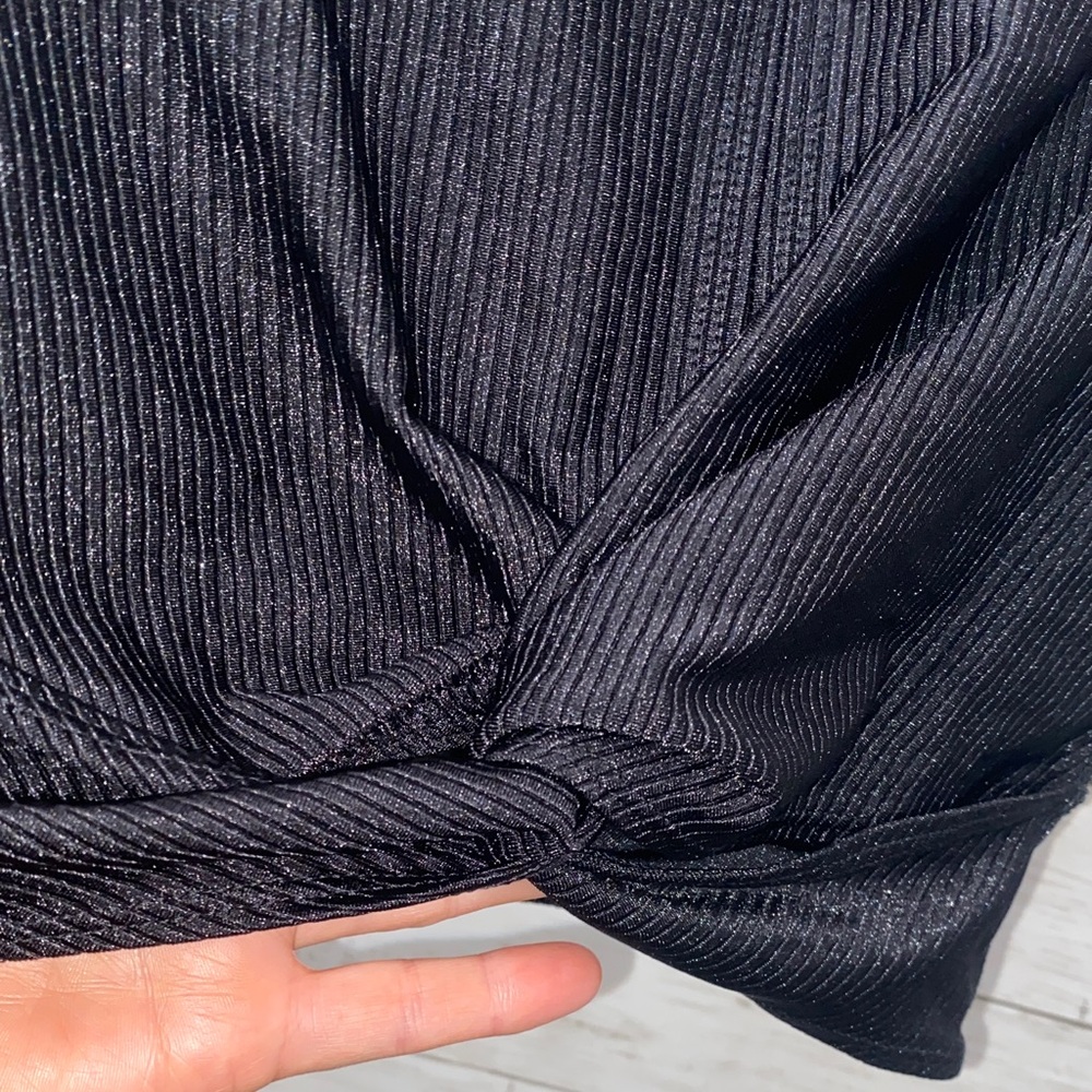 Offline by Aerie‎ Black Shine Textured Twist Front Crop Tank - Picture 4 of 6
